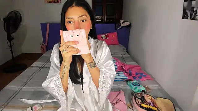 Snapshot of Anais_lux chatting on May 2026 12:01:02 AM Anais lux online show from May 2026 12:01:02 AM