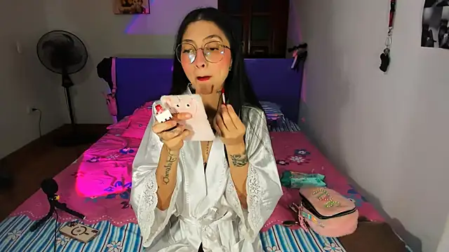 Snapshot of Anais_lux chatting on June 2026 12:10:01 AM Anais lux online show from June 2026 12:10:01 AM