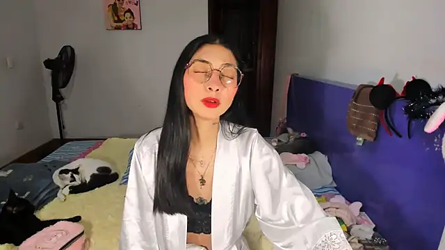 Snapshot of Anais_lux chatting on April 2026 12:39:01 AM Anais lux online show from April 2026 12:39:01 AM