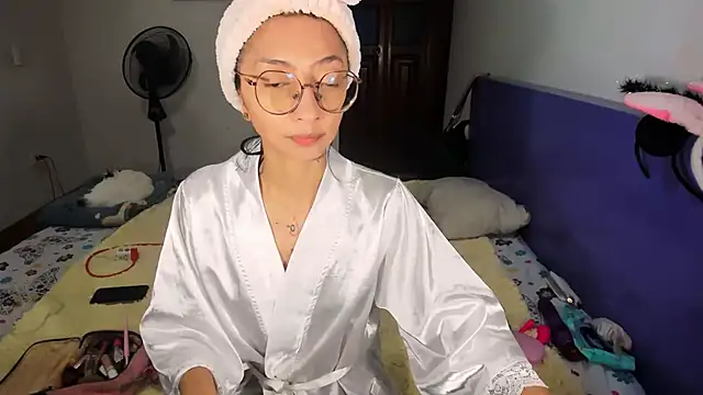 Anais lux online show from April 2026 11:39:01 PM