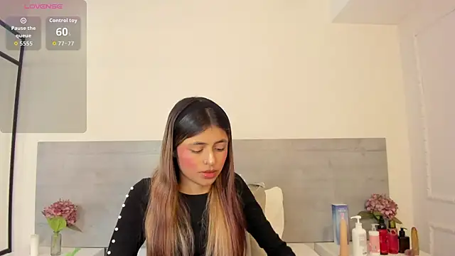 Snapshot of sunnyWhitee chatting on April 2026 07:15:02 PM sunnyWhitee online show from April 2026 07:15:02 PM