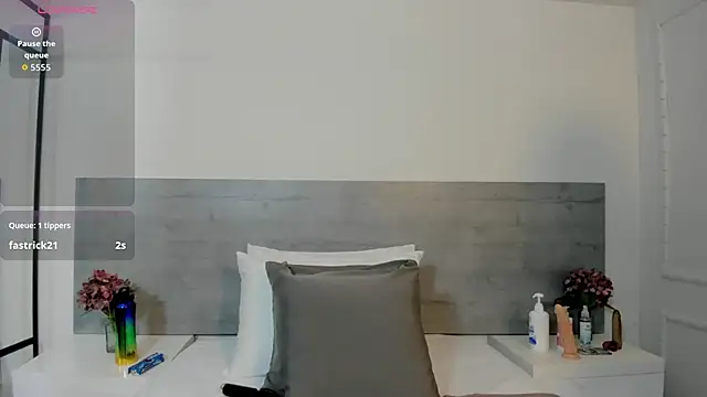 sunnyWhitee online show from November 2025 07:18:02 PM