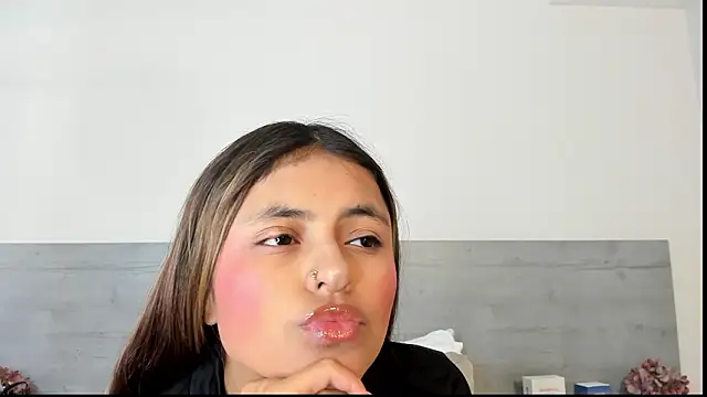 sunnyWhitee online show from March 2026 07:14:01 PM