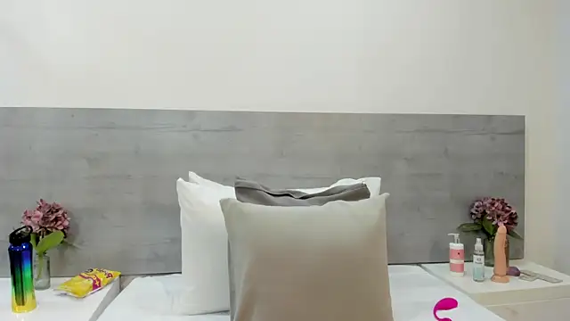 sunnyWhitee online show from October 2025 07:13:02 PM