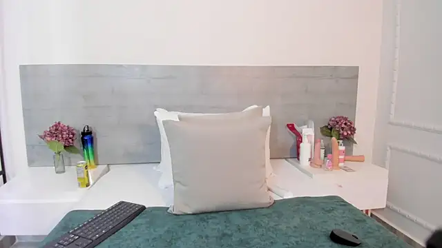 Snapshot of sunnyWhitee chatting on October 2025 07:49:01 PM sunnyWhitee online show from October 2025 07:49:01 PM