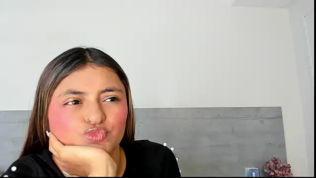 sunnyWhitee online show from March 2026 03:02:01 PM