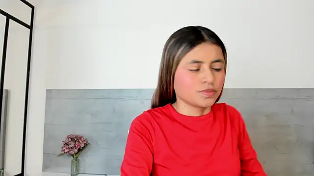 sunnyWhitee online show from March 2026 07:09:01 PM