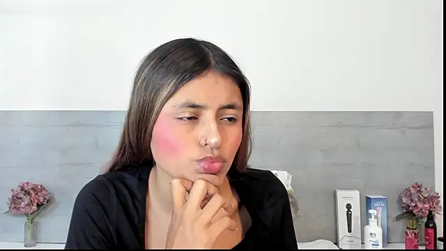 sunnyWhitee online show from March 2026 03:11:02 PM