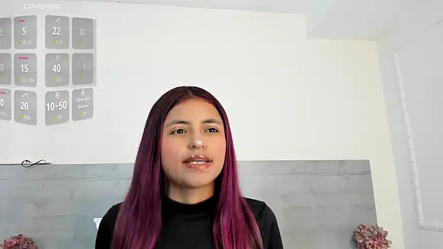Snapshot of sunnyWhitee chatting on May 2026 07:11:01 PM sunnyWhitee online show from May 2026 07:11:01 PM
