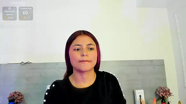 Snapshot of sunnyWhitee chatting on May 2026 07:12:01 PM sunnyWhitee online show from May 2026 07:12:01 PM