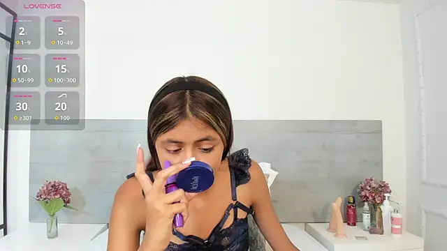 sunnyWhitee online show from December 2025 07:24:01 PM