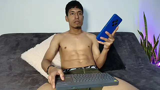 IsaXander743 online show from December 2025 01:11:01 AM