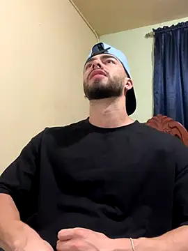 Snapshot of MaxDell chatting on November 2025 01:04:02 AM MaxDell online show from November 2025 01:04:02 AM