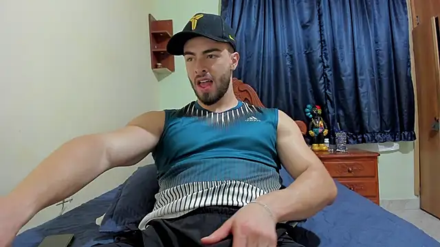 Snapshot of MaxDell chatting on November 2025 01:42:01 AM MaxDell online show from November 2025 01:42:01 AM