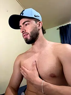 Snapshot of MaxDell chatting on September 2025 07:30:01 PM MaxDell online show from September 2025 07:30:01 PM