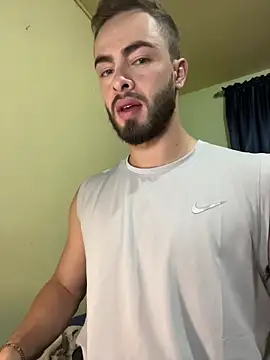 Snapshot of MaxDell chatting on December 2025 02:43:01 AM MaxDell online show from December 2025 02:43:01 AM