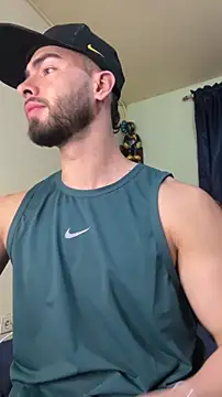 Snapshot of MaxDell chatting on December 2025 11:33:02 PM MaxDell online show from December 2025 11:33:02 PM