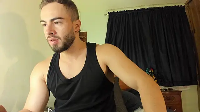 Snapshot of MaxDell chatting on November 2025 01:20:02 AM MaxDell online show from November 2025 01:20:02 AM