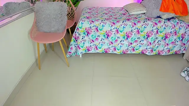 LusyKitty online show from October 2025 04:28:02 PM