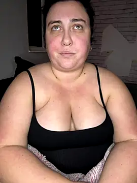 Snapshot of roxey-1997 chatting on October 2025 06:52:02 PM roxey-1997 online show from October 2025 06:52:02 PM