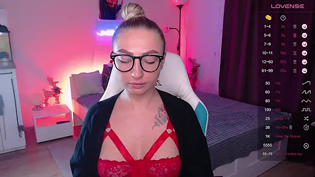 Bunny Butt  online show from December 2025 05:18:02 AM