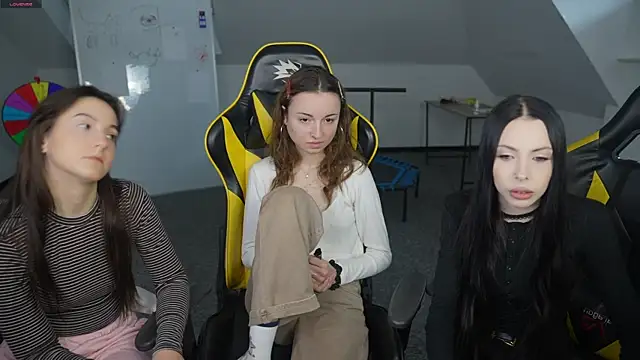 VivianSweet  online show from April 2026 10:28:01 AM