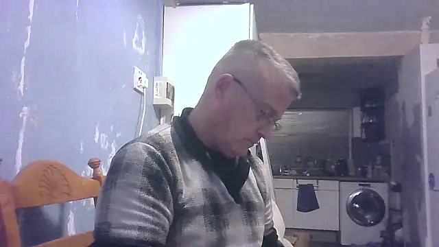 hefin18 online show from December 2025 09:58:02 PM