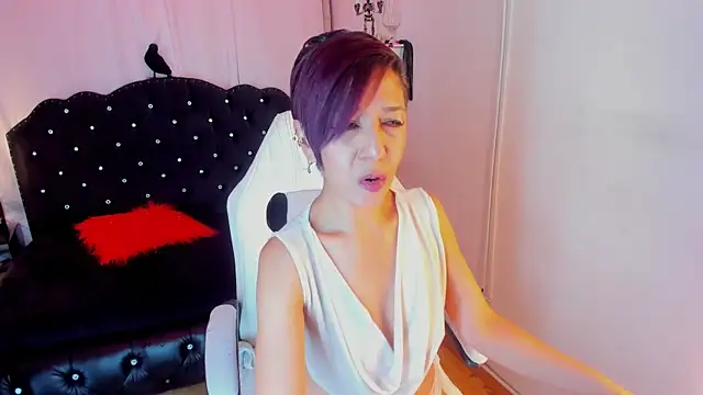 Trinityy   online show from February 2026 06:25:01 PM