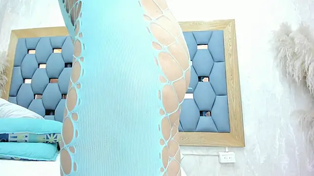 crystal sm online show from November 2025 03:12:02 AM