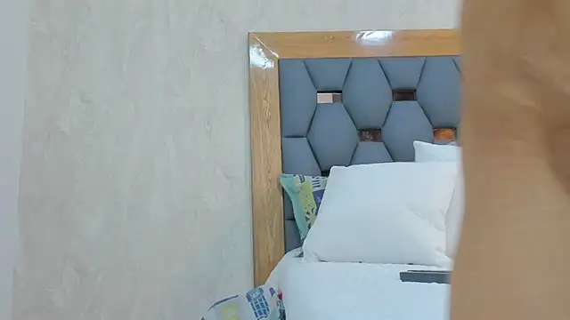 Snapshot of crystal_sm chatting on February 2026 03:04:02 AM crystal sm online show from February 2026 03:04:02 AM