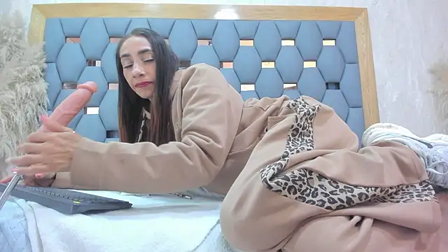 Snapshot of crystal_sm chatting on March 2026 03:12:01 AM crystal sm online show from March 2026 03:12:01 AM