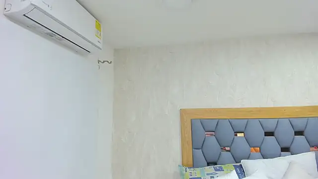 Snapshot of crystal_sm chatting on February 2026 03:06:01 AM crystal sm online show from February 2026 03:06:01 AM