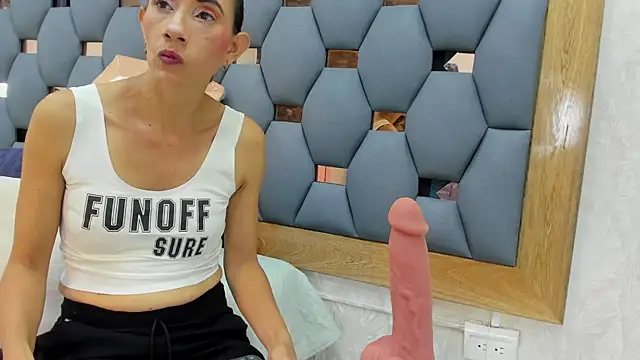 crystal sm online show from December 2025 03:16:02 AM