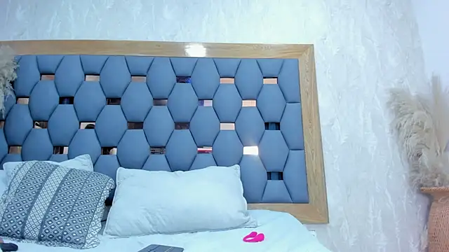 Snapshot of crystal_sm chatting on April 2026 03:08:01 AM crystal sm online show from April 2026 03:08:01 AM