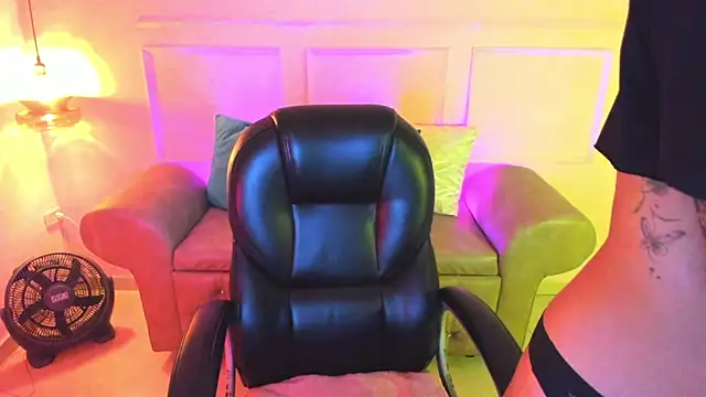 aitana kahlo online show from February 2026 07:25:01 PM