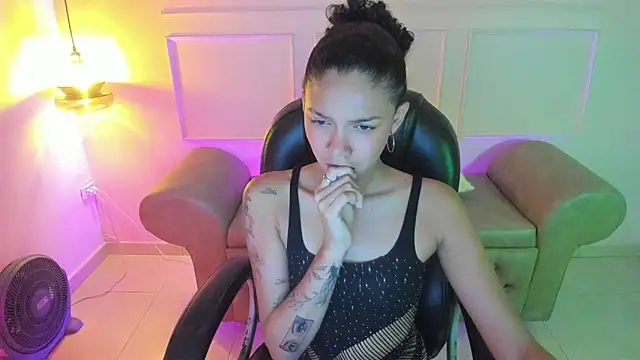 aitana kahlo online show from February 2026 07:12:01 PM