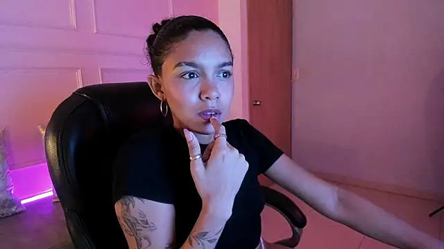 aitana kahlo online show from February 2026 08:08:01 PM