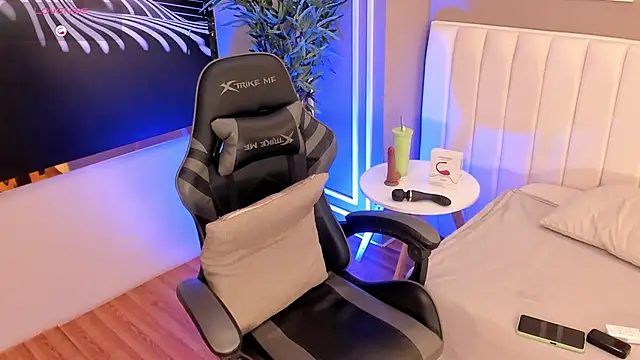 Skyyle  online show from March 2026 12:39:02 PM