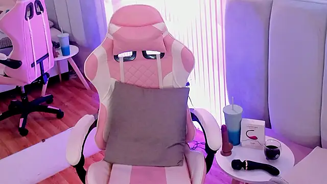 Skyyle  online show from February 2026 01:33:02 PM