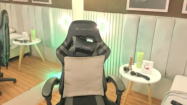 Skyyle  online show from April 2026 01:05:02 PM