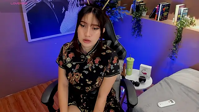 Skyyle  online show from April 2026 12:45:02 PM