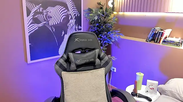 Skyyle  online show from March 2026 04:41:02 PM