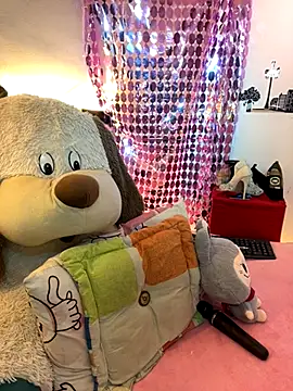 Nicol V online show from November 2025 05:17:02 AM