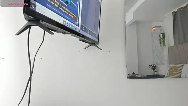 Lady miss    online show from February 2026 12:11:01 PM