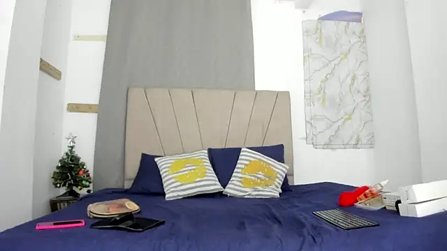 Lady miss    online show from December 2025 12:31:02 PM