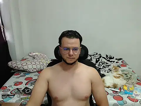 cloudsxxx online show from March 2026 07:05:02 PM