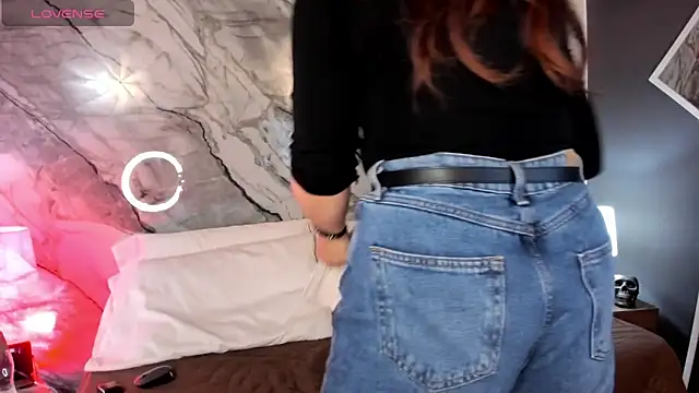 Astridhotman online show from October 2025 07:36:01 PM