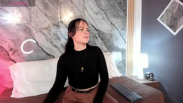 Astridhotman online show from October 2025 07:36:01 PM