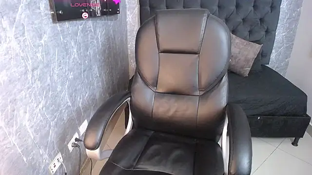 eileen  hills online show from September 2025 06:45:02 PM