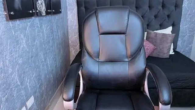 eileen  hills online show from November 2025 06:52:02 PM